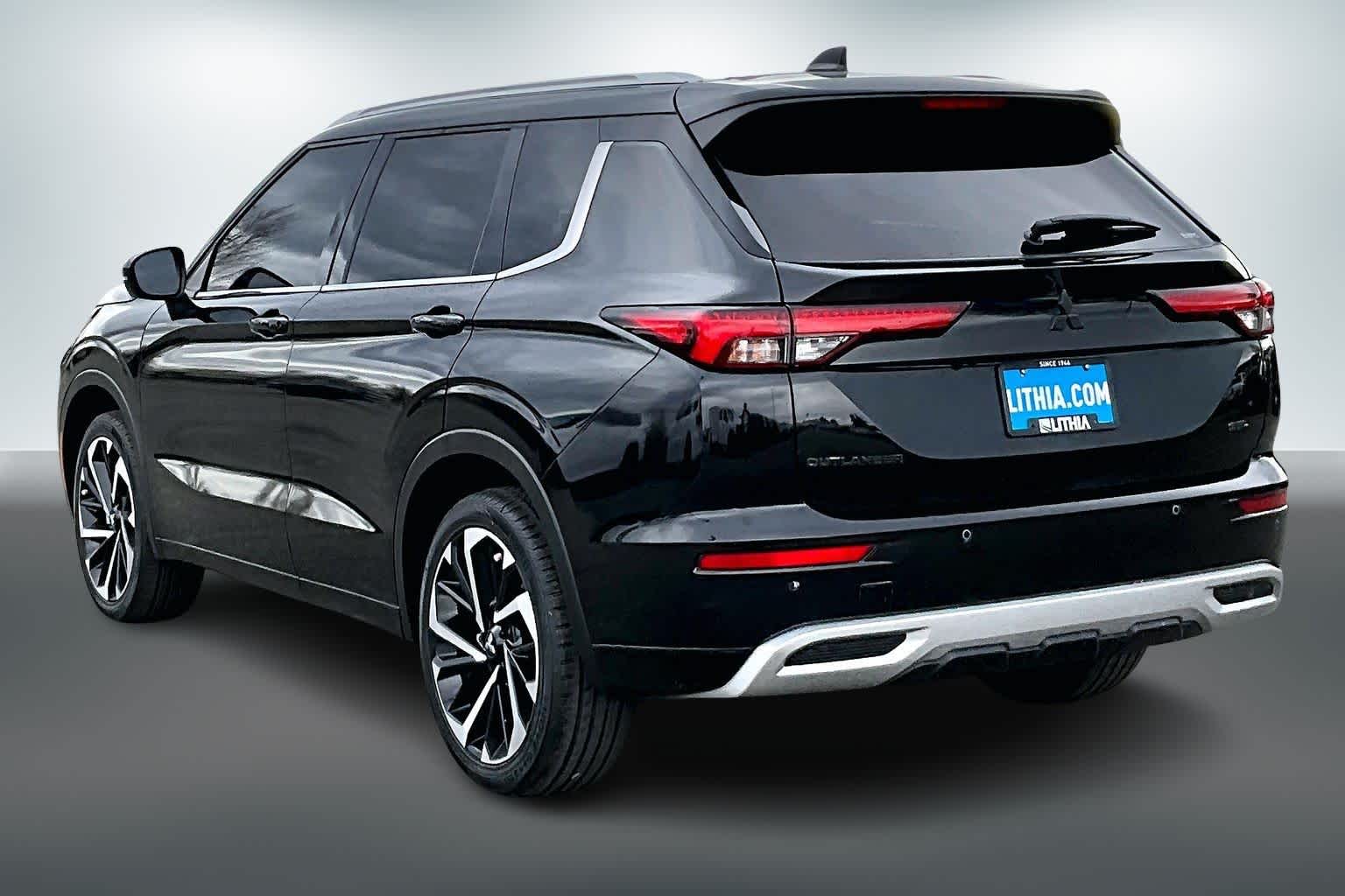 Thumbnail: 2022 Mitsubishi Outlander - 3