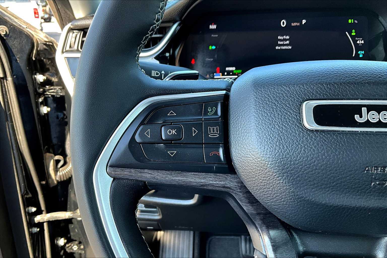 Thumbnail: 2023 Jeep Grand Cherokee - 24