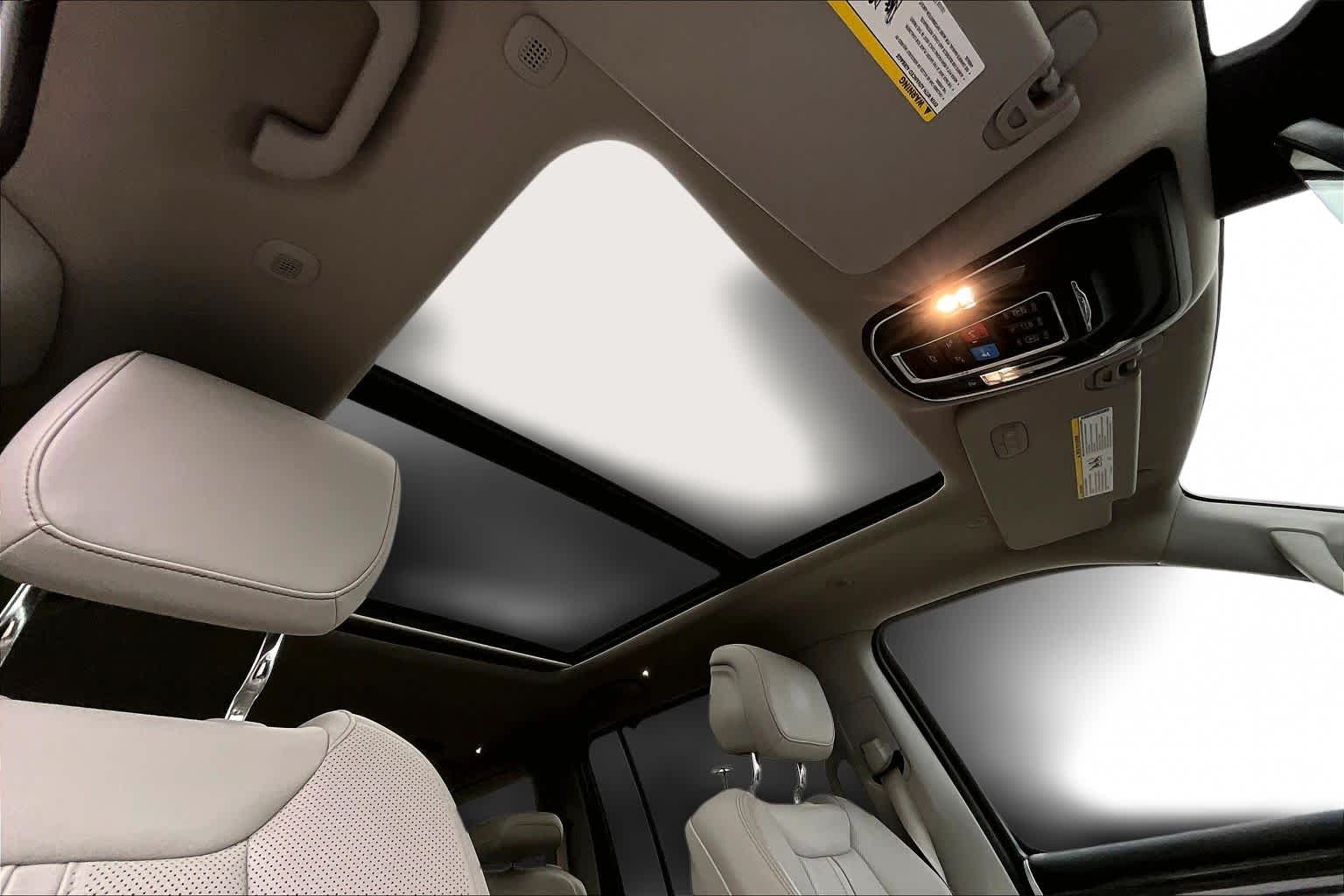 Thumbnail: 2022 Jeep Wagoneer - 32