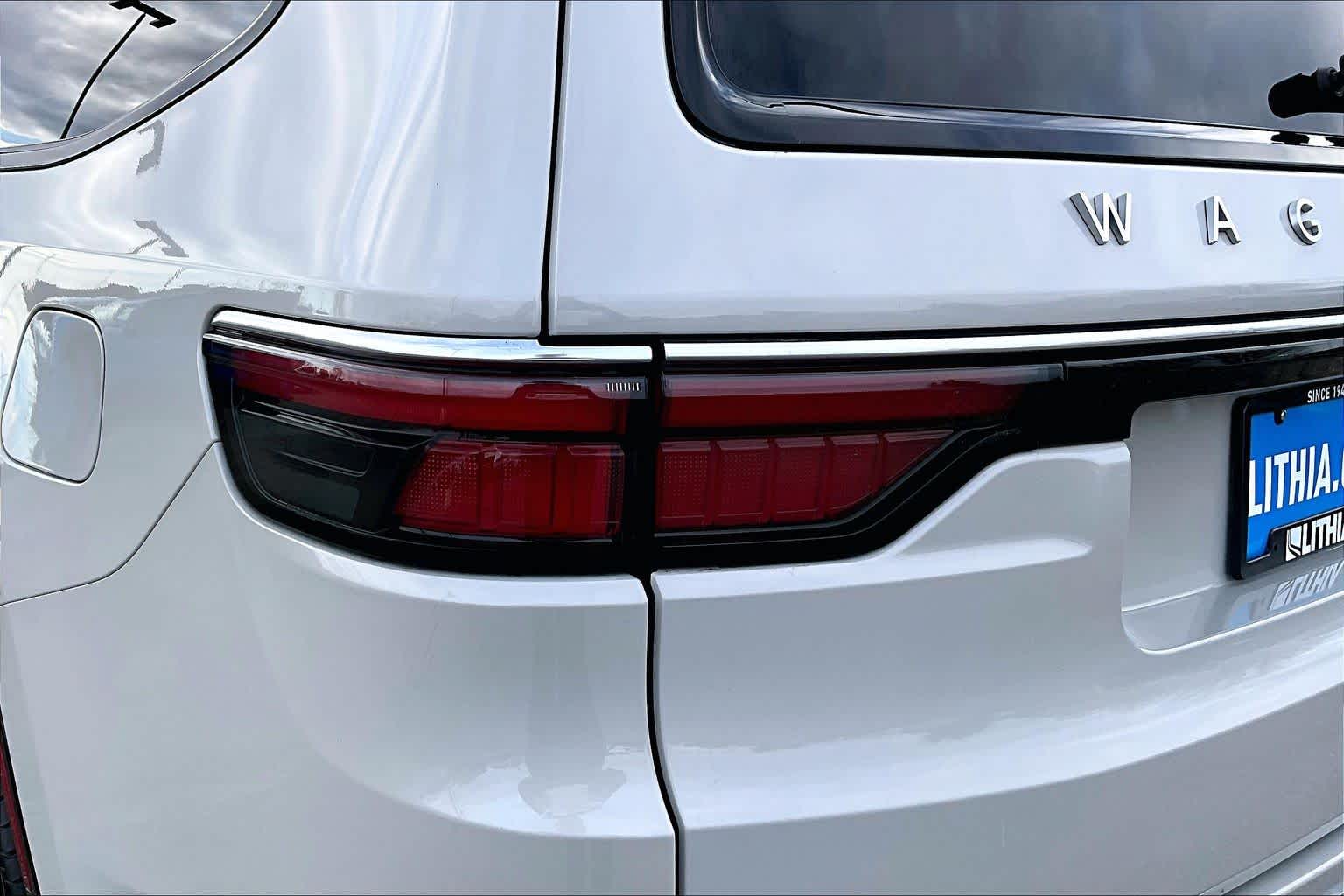 Thumbnail: 2022 Jeep Wagoneer - 34