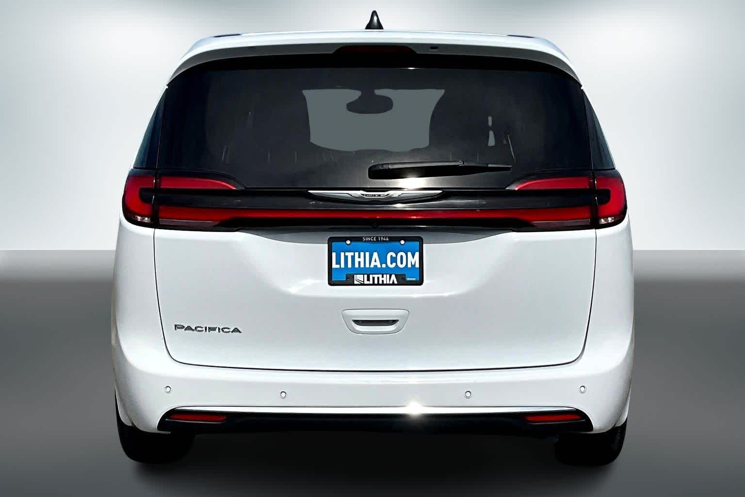 Thumbnail: 2024 Chrysler Pacifica - 5