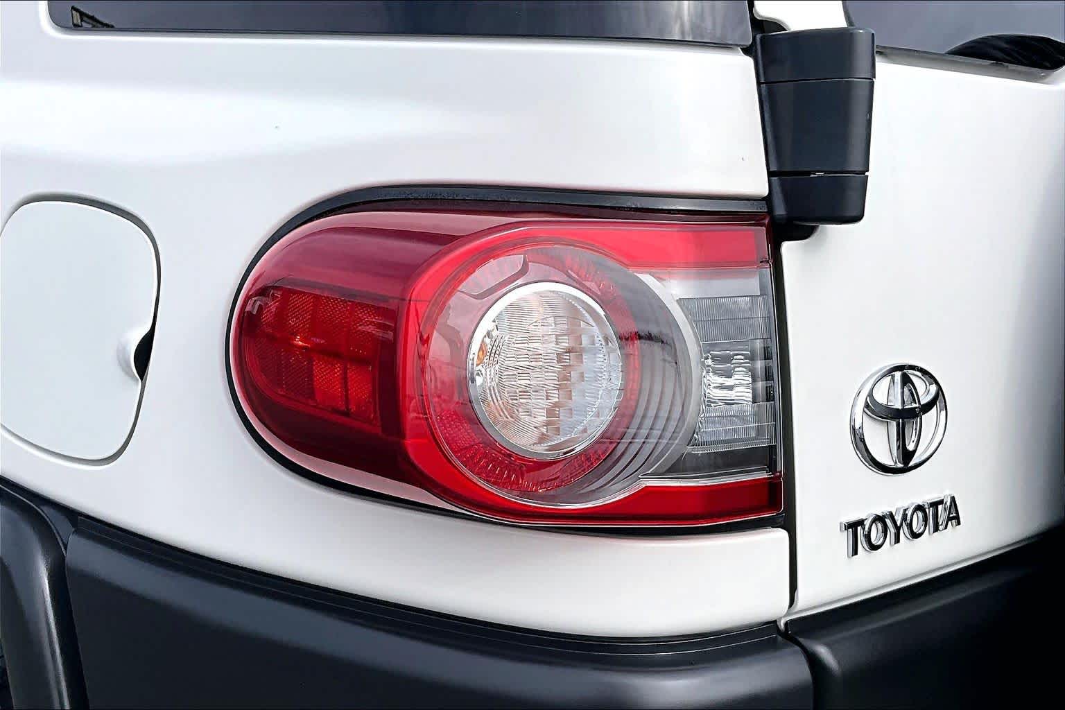 Thumbnail: 2014 Toyota FJ Cruiser - 31