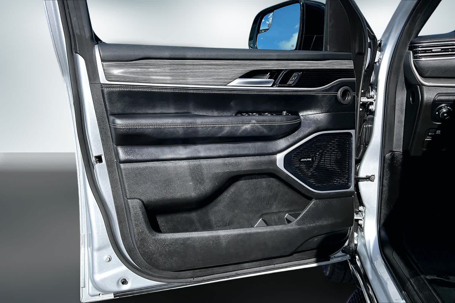 Thumbnail: 2024 Jeep Wagoneer - 27