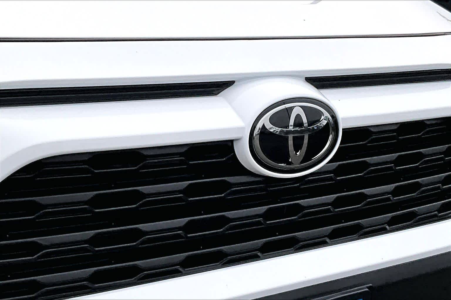 Thumbnail: 2023 Toyota RAV4 - 34