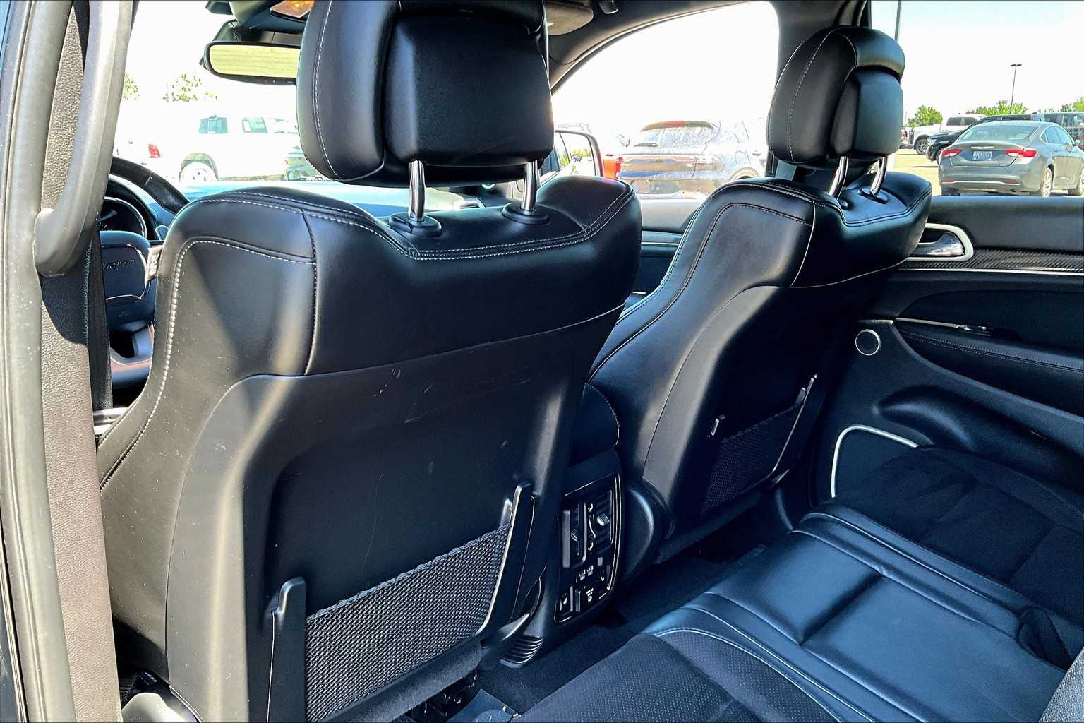 Thumbnail: 2020 Jeep Grand Cherokee - 12