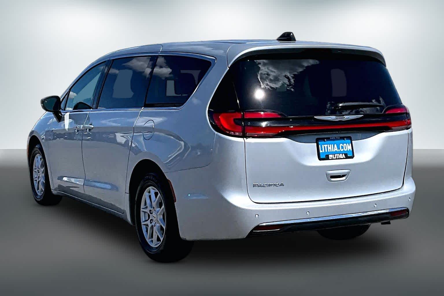 Thumbnail: 2024 Chrysler Pacifica - 4