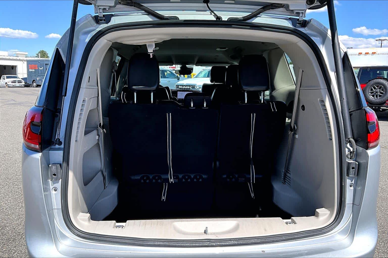 Thumbnail: 2024 Chrysler Pacifica - 18