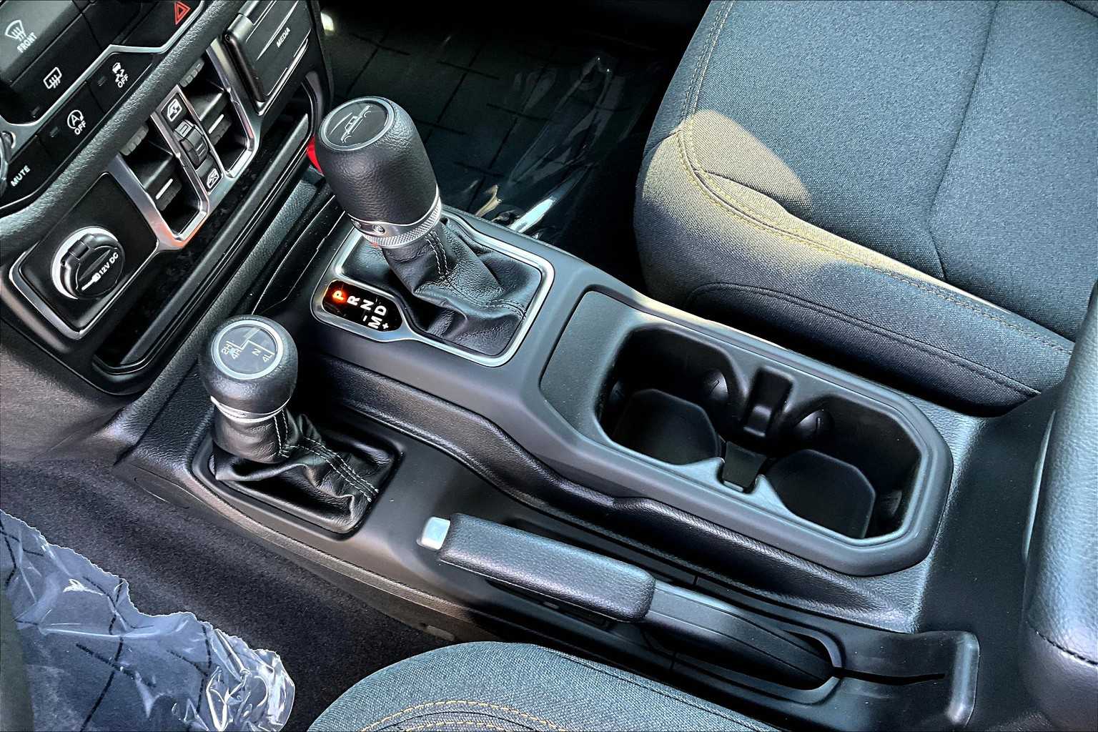 Thumbnail: 2025 Jeep Gladiator - 17