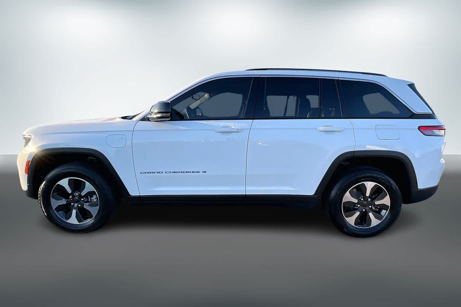 Thumbnail: 2024 Jeep Grand Cherokee - 3