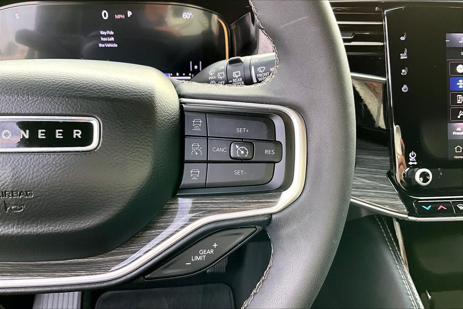 Thumbnail: 2022 Jeep Wagoneer - 25