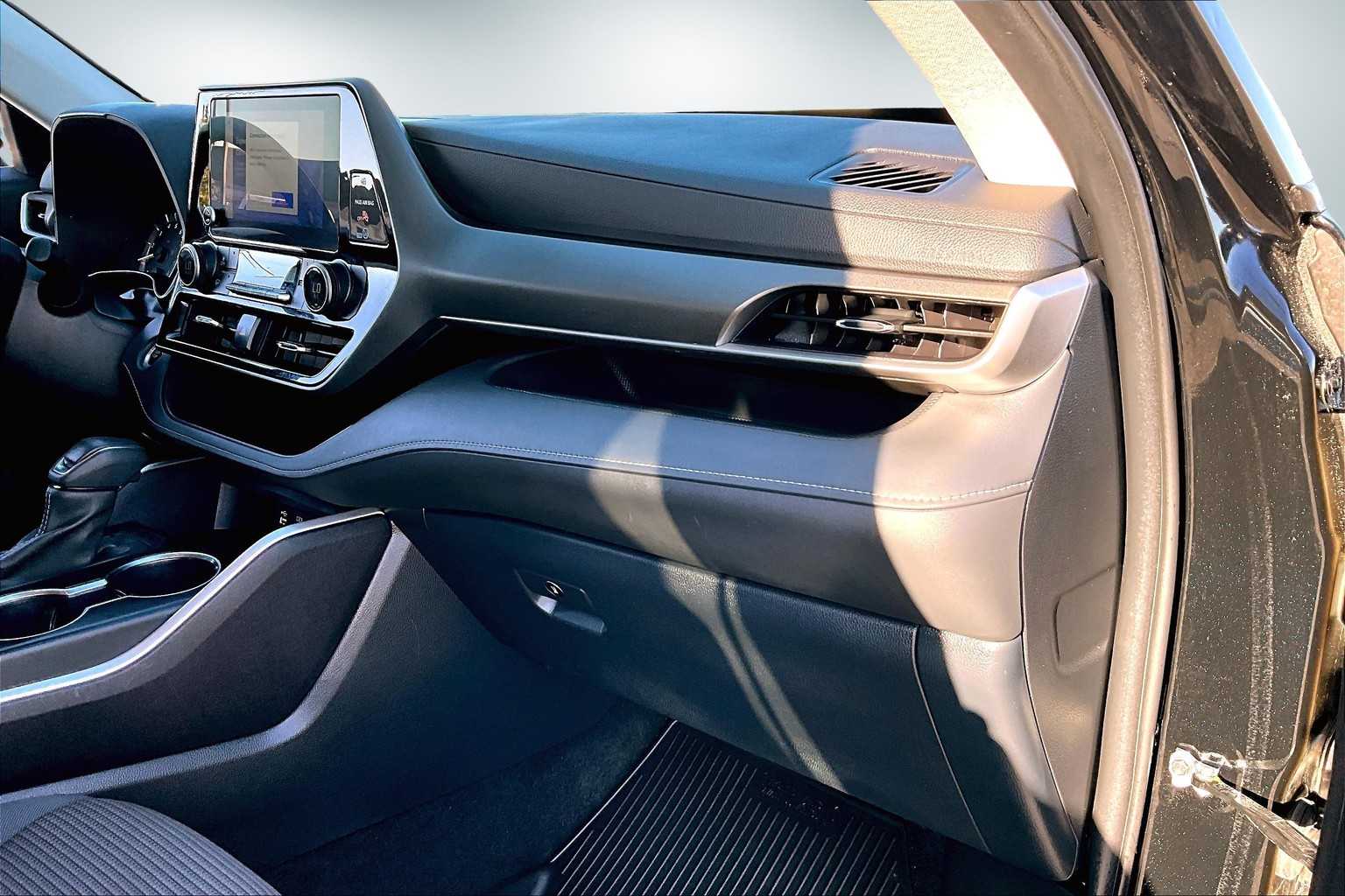 Thumbnail: 2024 Toyota Highlander - 23