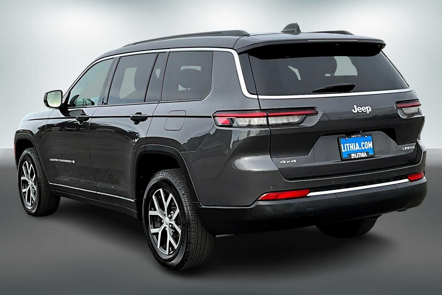 2024 Jeep Grand Cherokee Limited photo 3