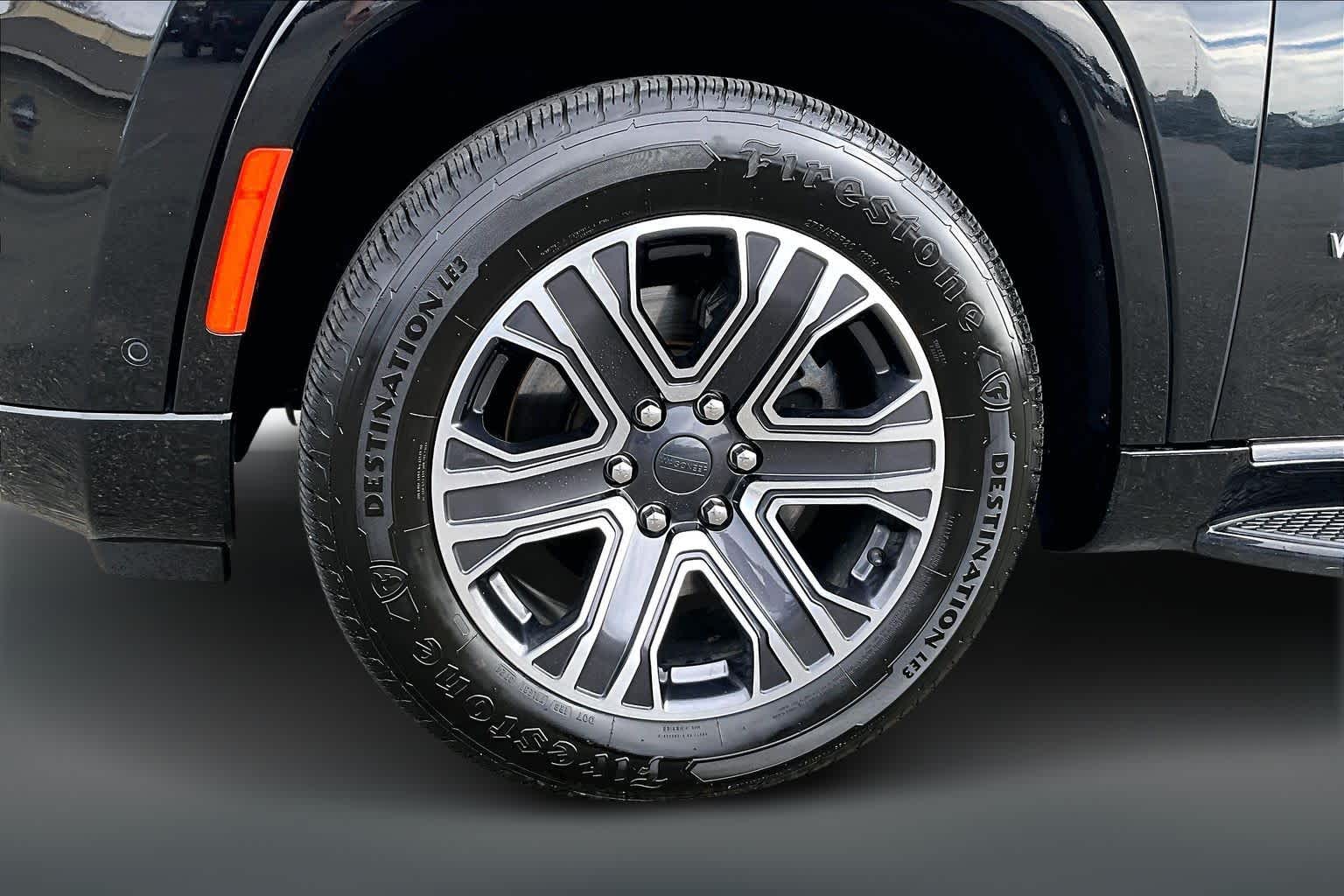 Thumbnail: 2023 Jeep Wagoneer - 7
