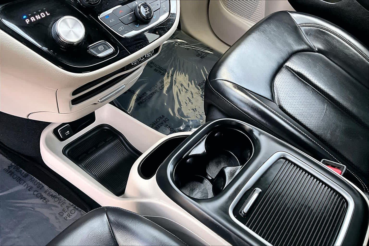 Thumbnail: 2024 Chrysler Pacifica - 16