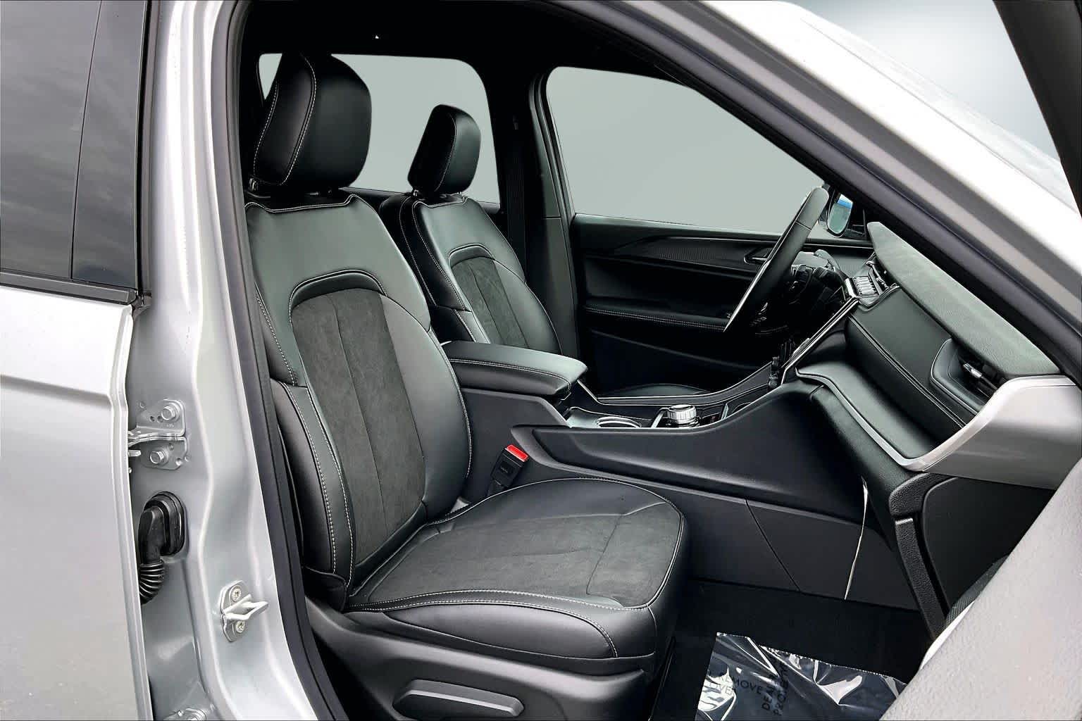 Thumbnail: 2025 Jeep Grand Cherokee - 14