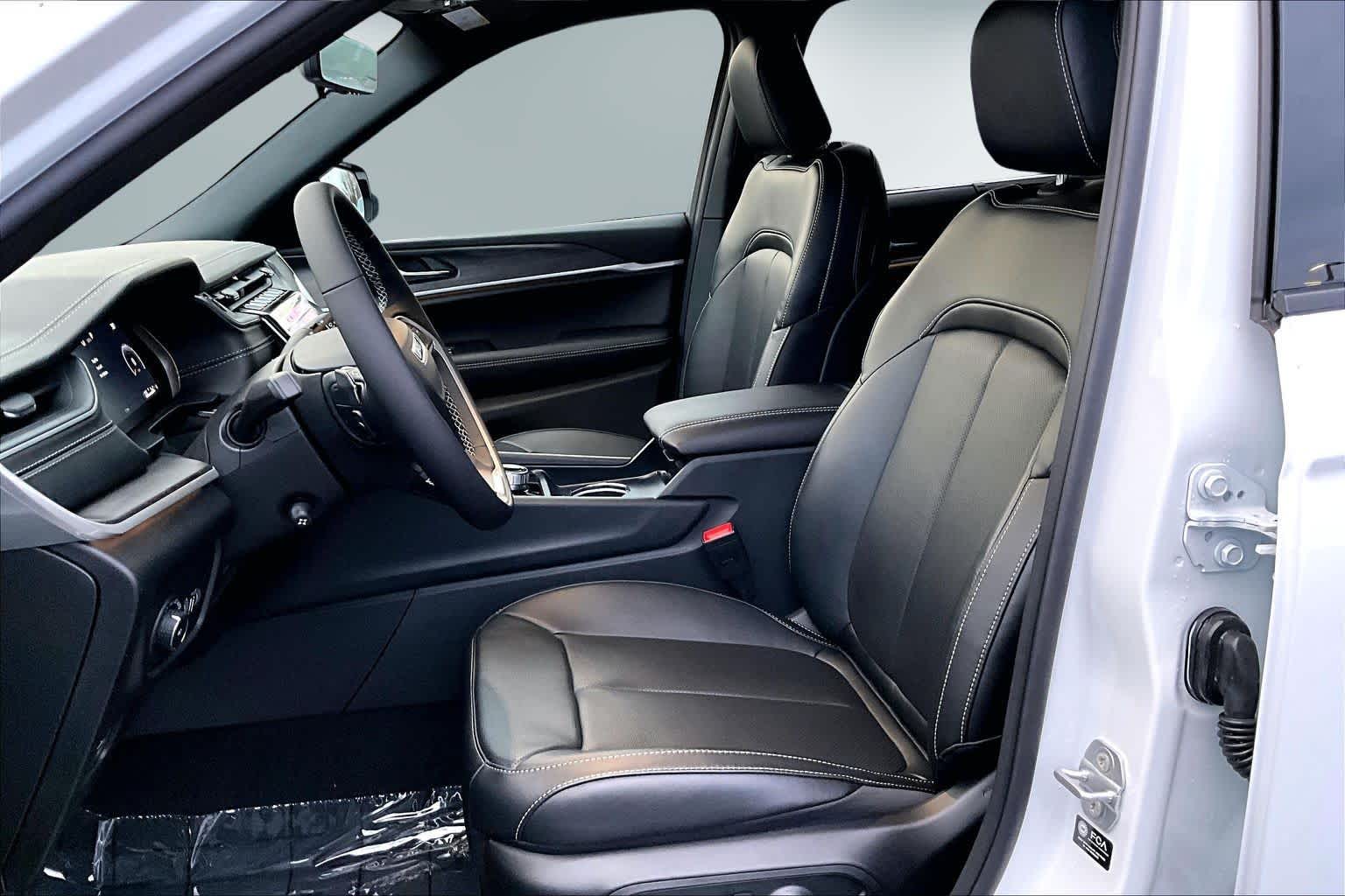 Thumbnail: 2025 Jeep Grand Cherokee - 11