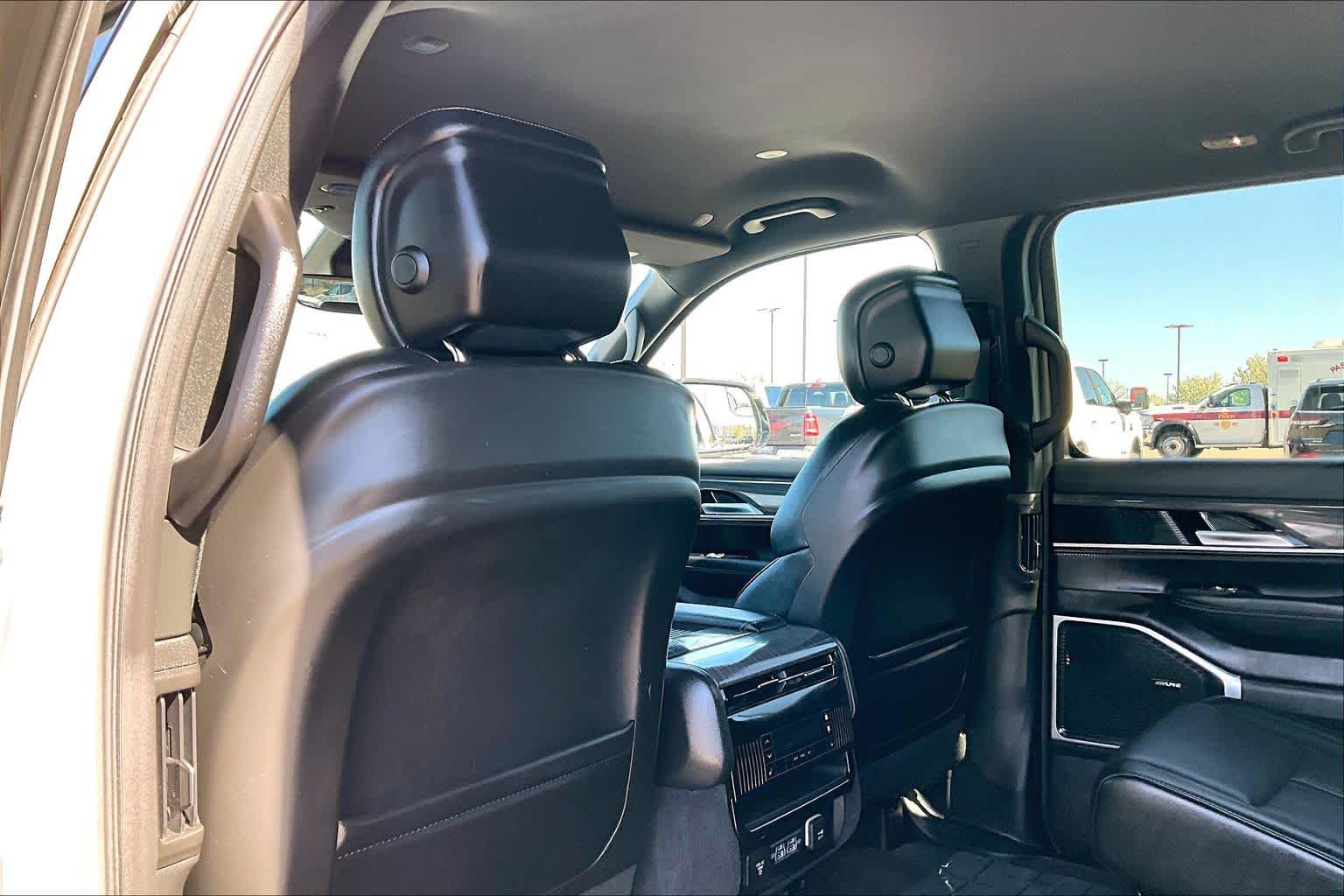 Thumbnail: 2024 Jeep Wagoneer - 12