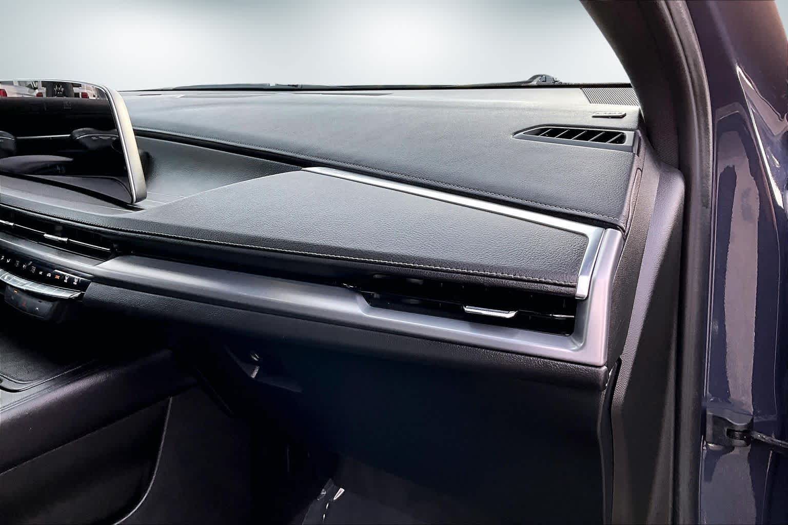 Thumbnail: 2024 Cadillac XT4 - 21