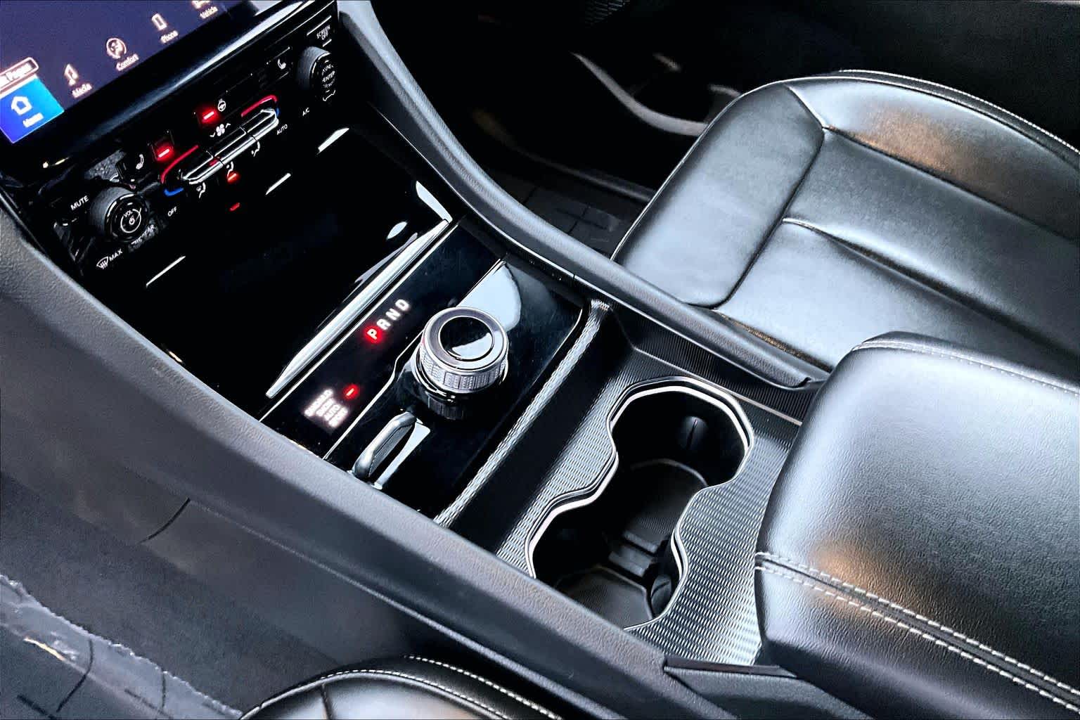 Thumbnail: 2024 Jeep Grand Cherokee L - 16