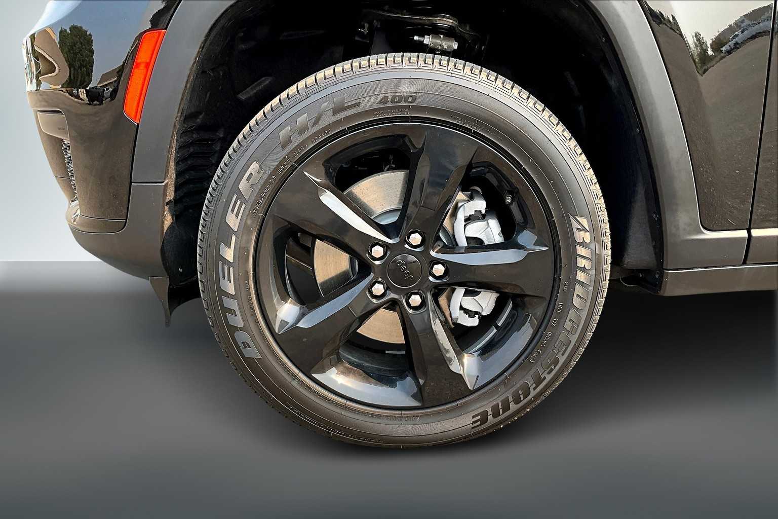 Thumbnail: 2025 Jeep Grand Cherokee - 8