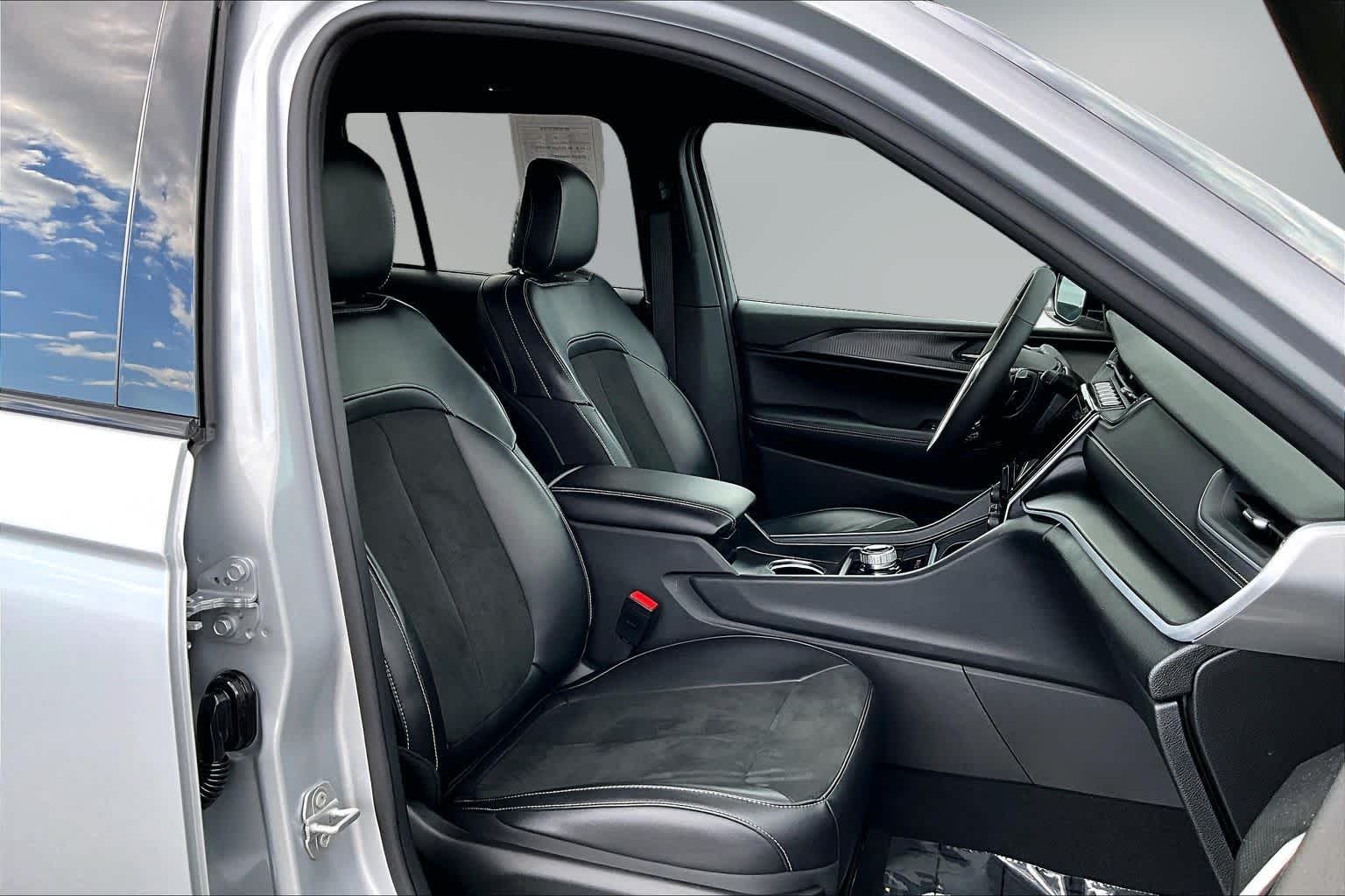 Thumbnail: 2025 Jeep Grand Cherokee - 13