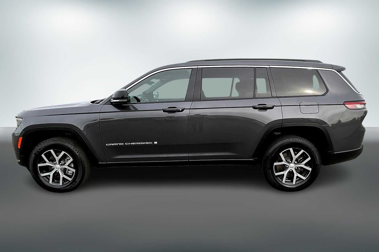 2024 Jeep Grand Cherokee Limited photo 2