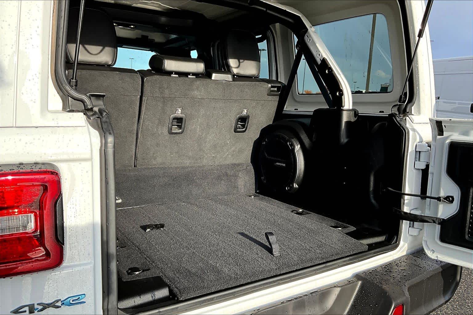 Thumbnail: 2021 Jeep Wrangler - 18