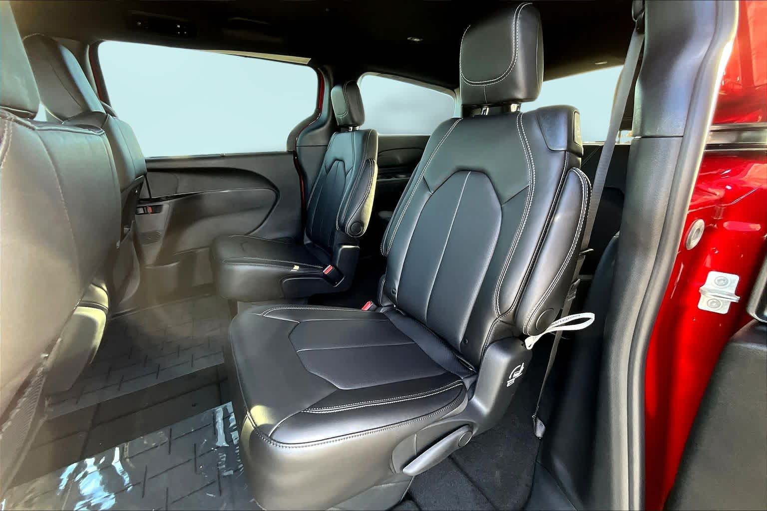 Thumbnail: 2026 Chrysler Pacifica - 13