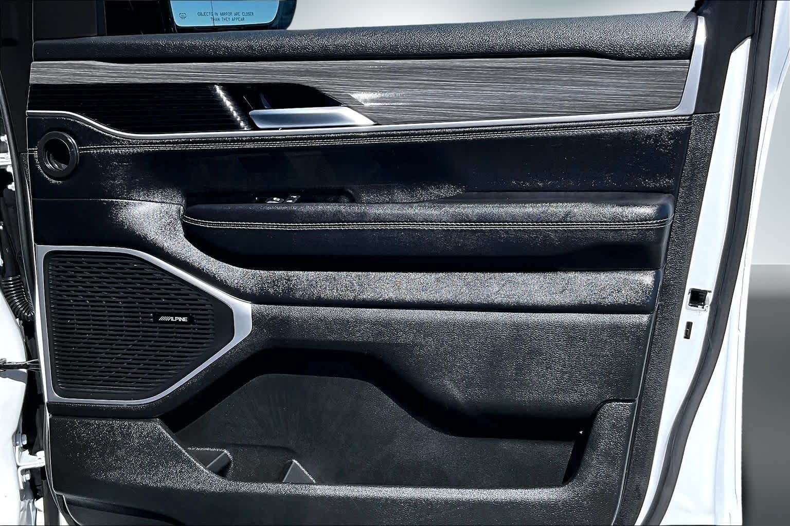 Thumbnail: 2024 Jeep Wagoneer - 28