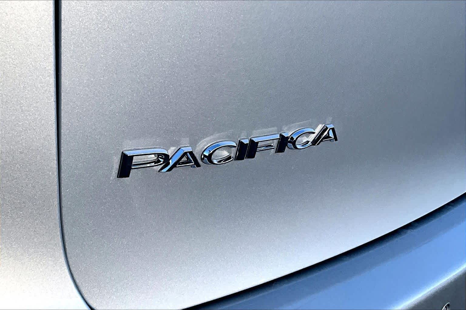 Thumbnail: 2026 Chrysler Pacifica - 7