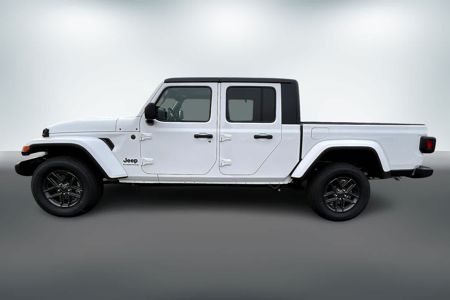 Thumbnail: 2025 Jeep Gladiator - 3