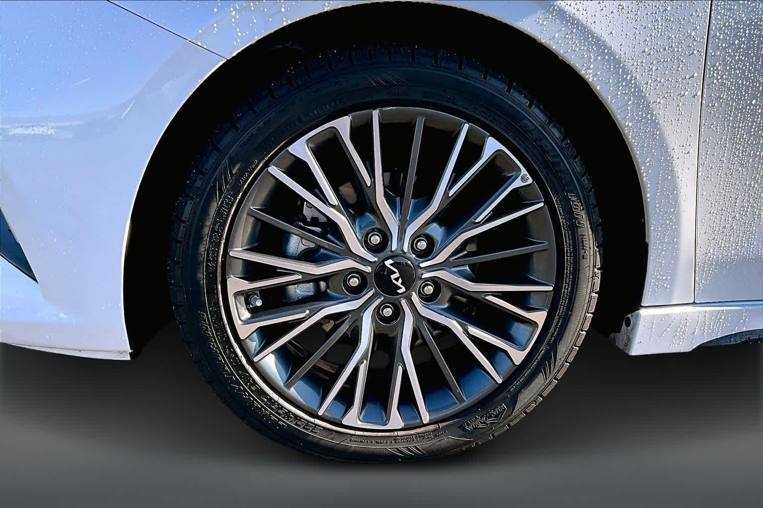 Thumbnail: 2023 Kia Forte - 8