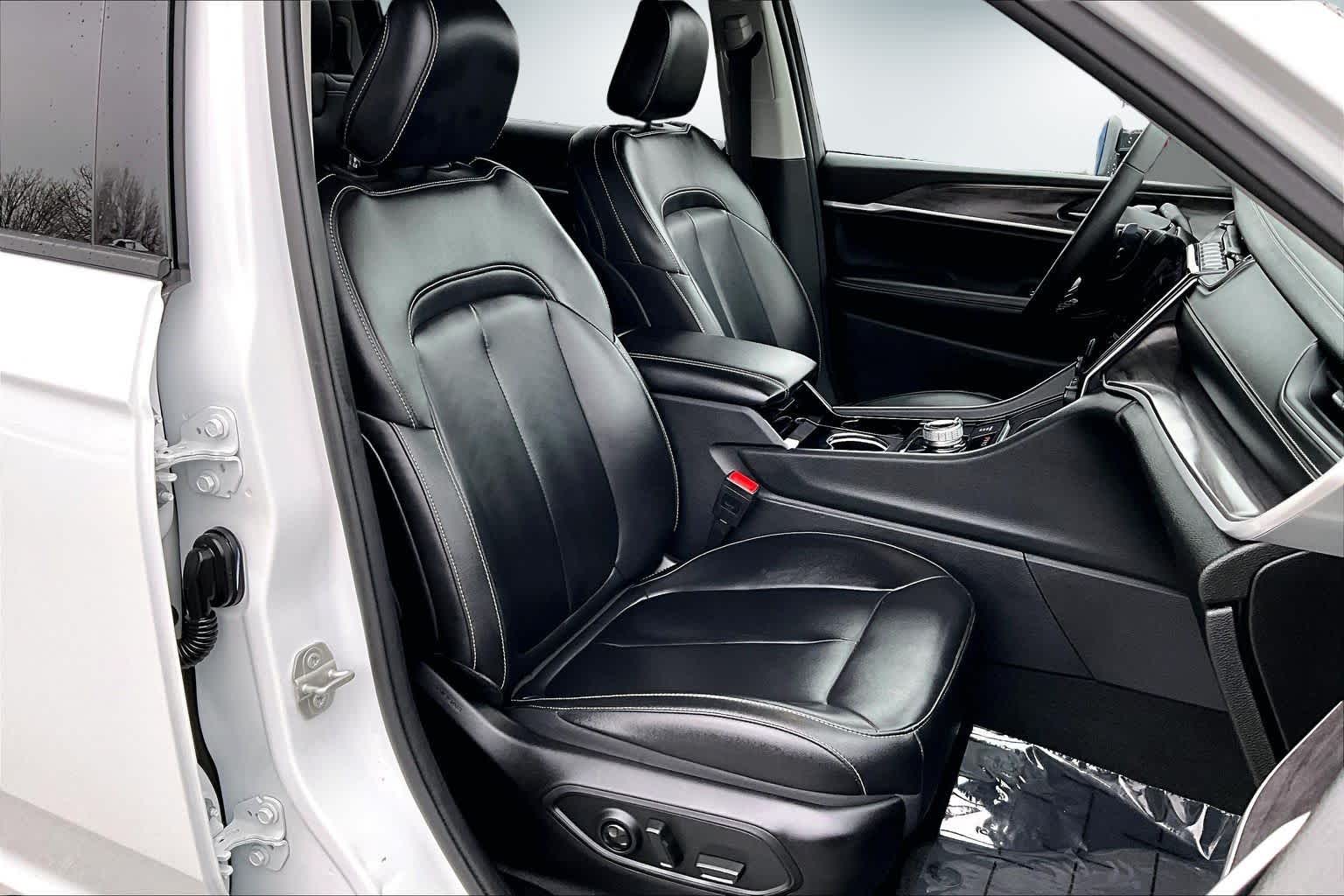 Thumbnail: 2023 Jeep Grand Cherokee - 13