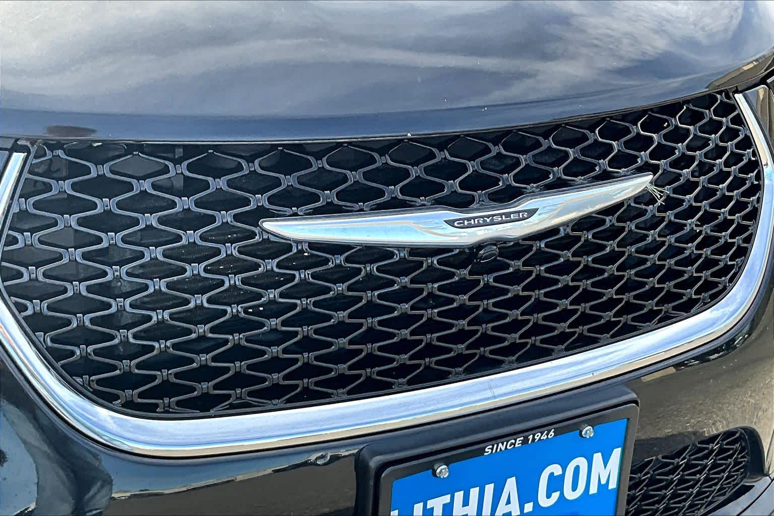 Thumbnail: 2023 Chrysler Pacifica - 32