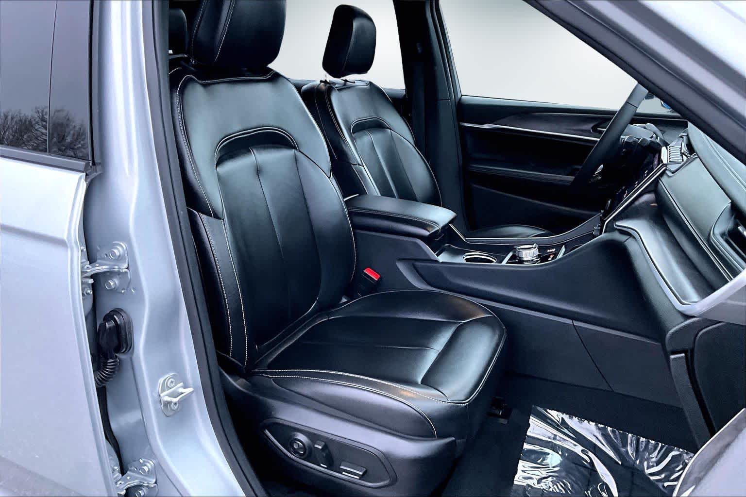 Thumbnail: 2024 Jeep Grand Cherokee L - 13