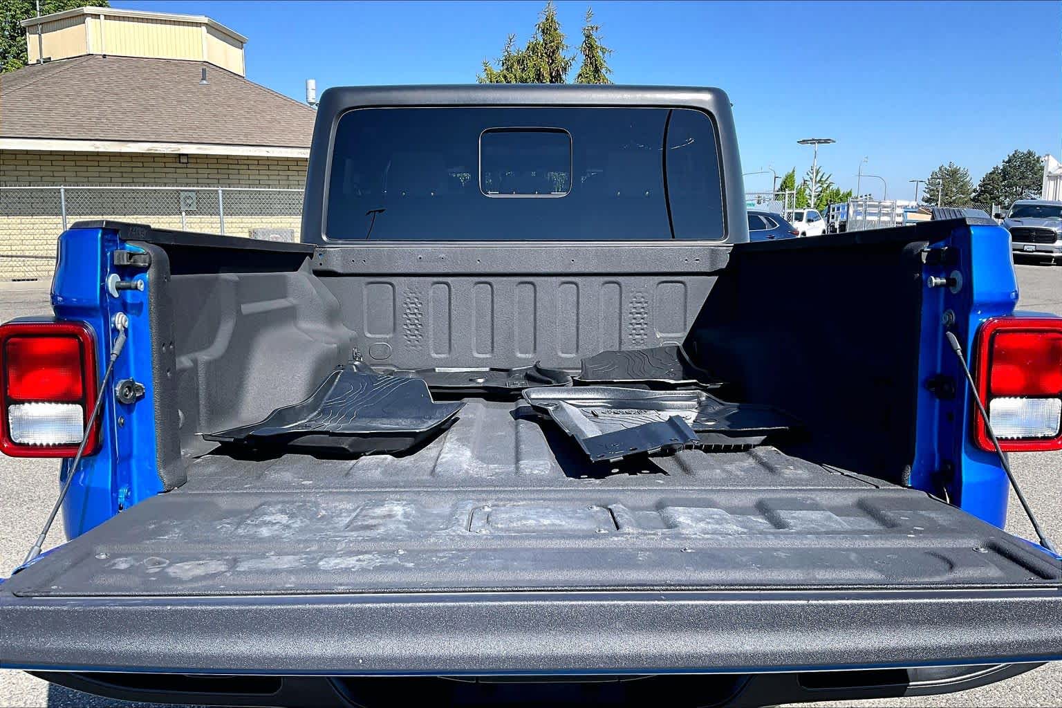 Thumbnail: 2021 Jeep Gladiator - 17