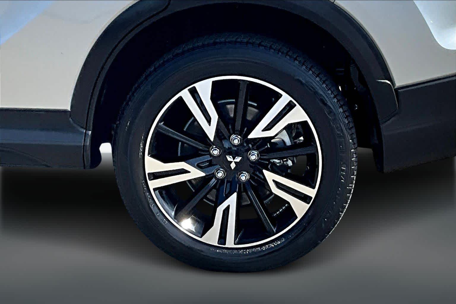 Thumbnail: 2024 Mitsubishi Eclipse Cross - 34