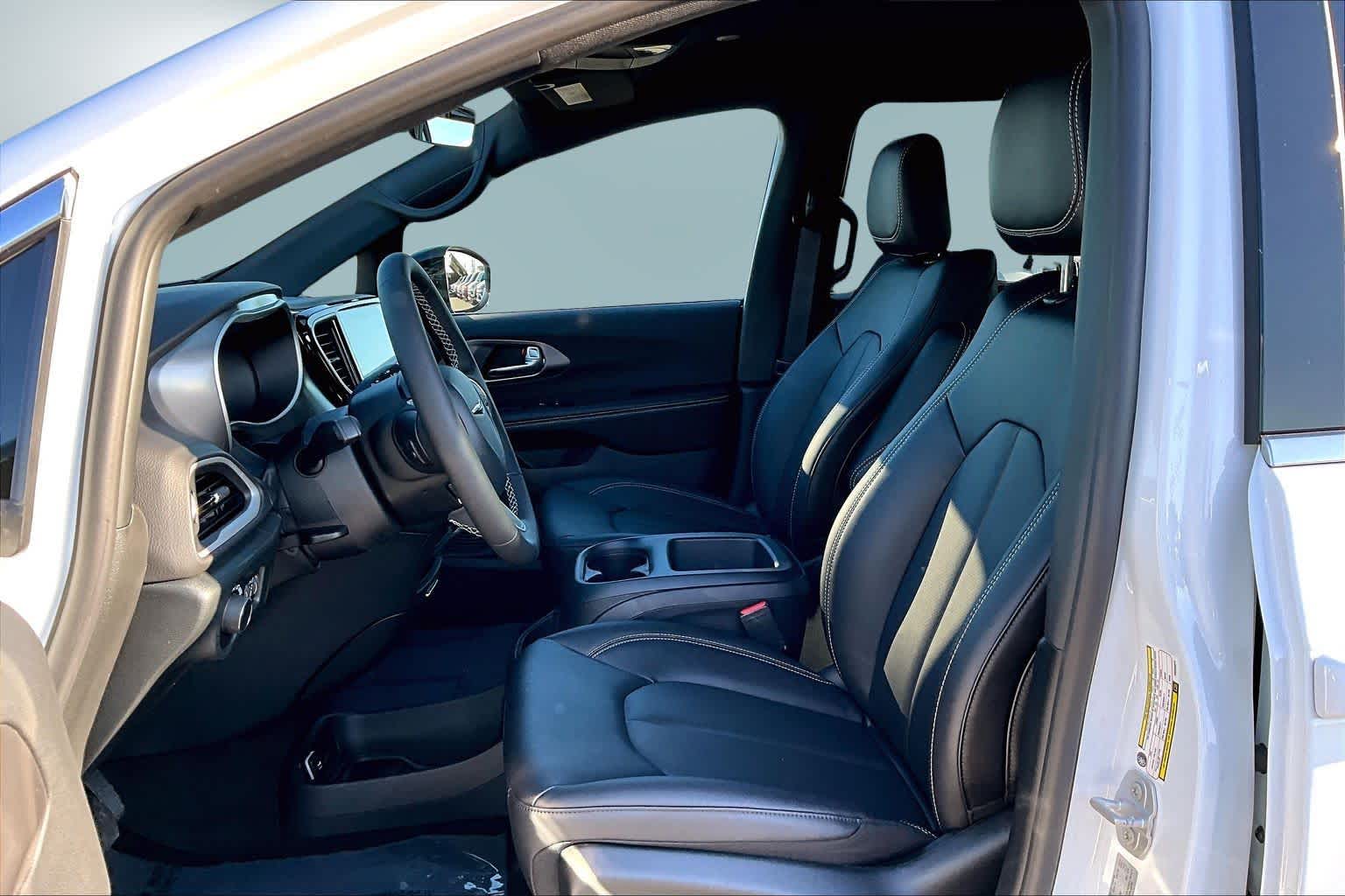 Thumbnail: 2026 Chrysler Voyager - 11