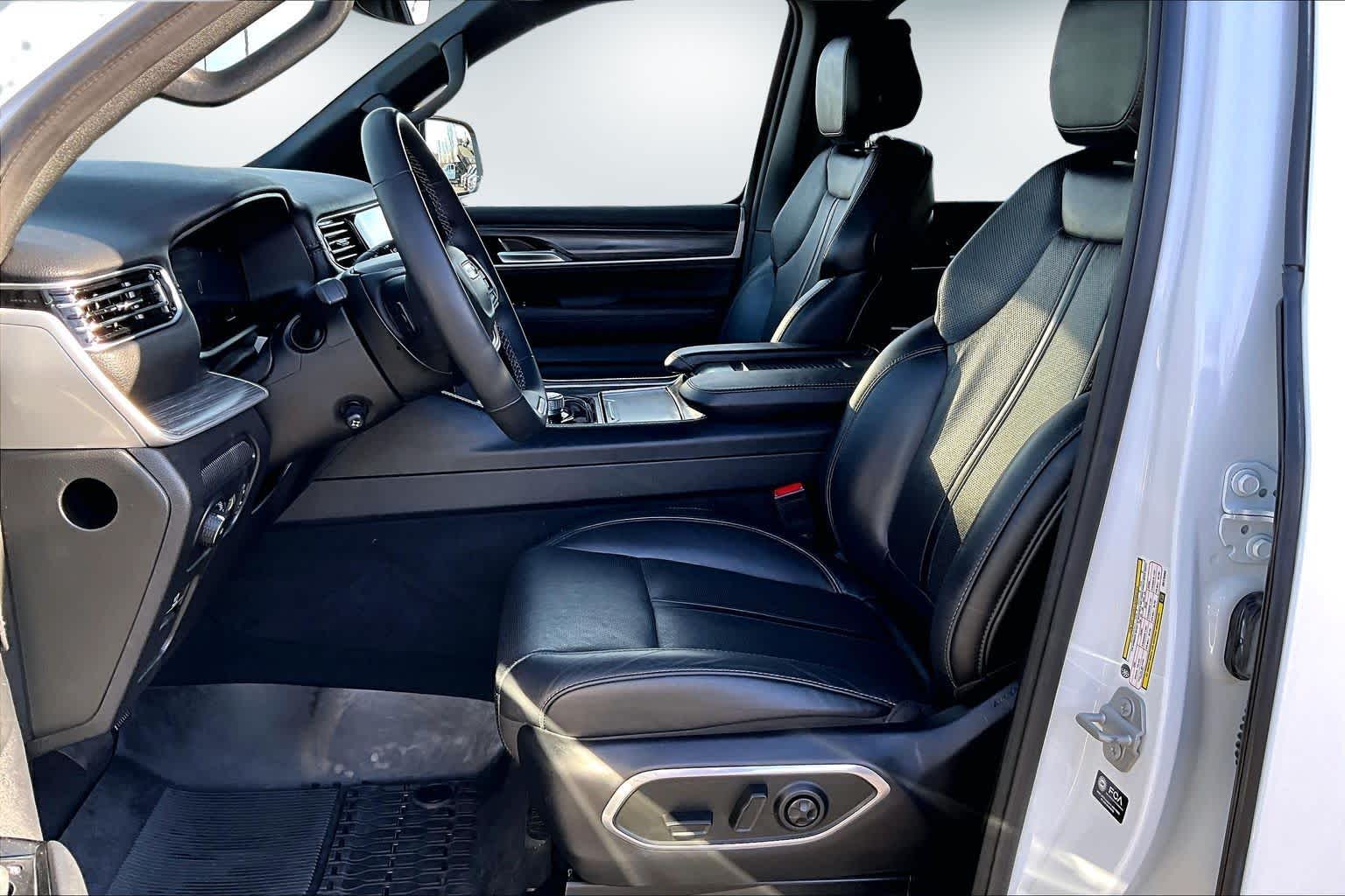 Thumbnail: 2024 Jeep Wagoneer - 11