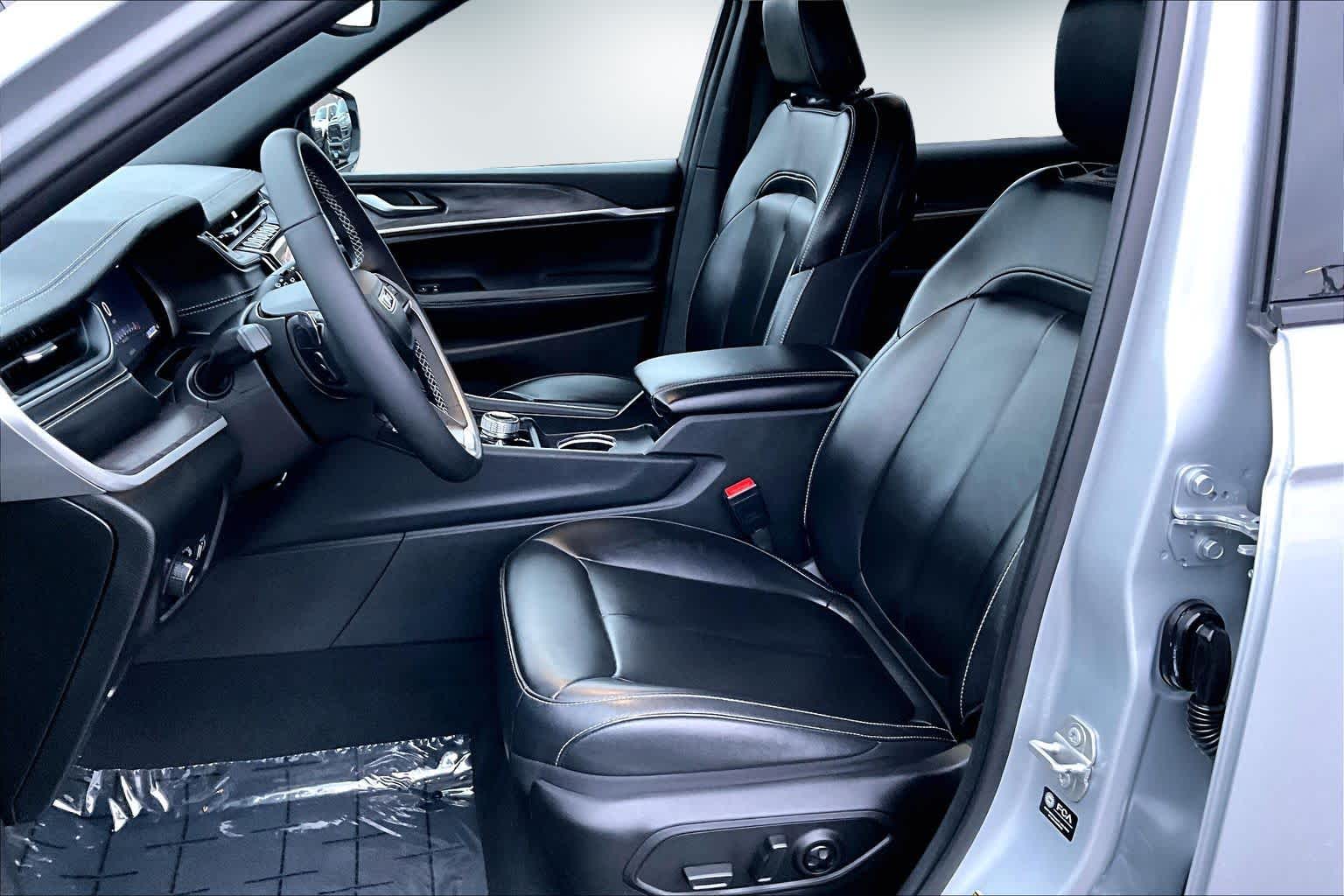 Thumbnail: 2024 Jeep Grand Cherokee L - 11