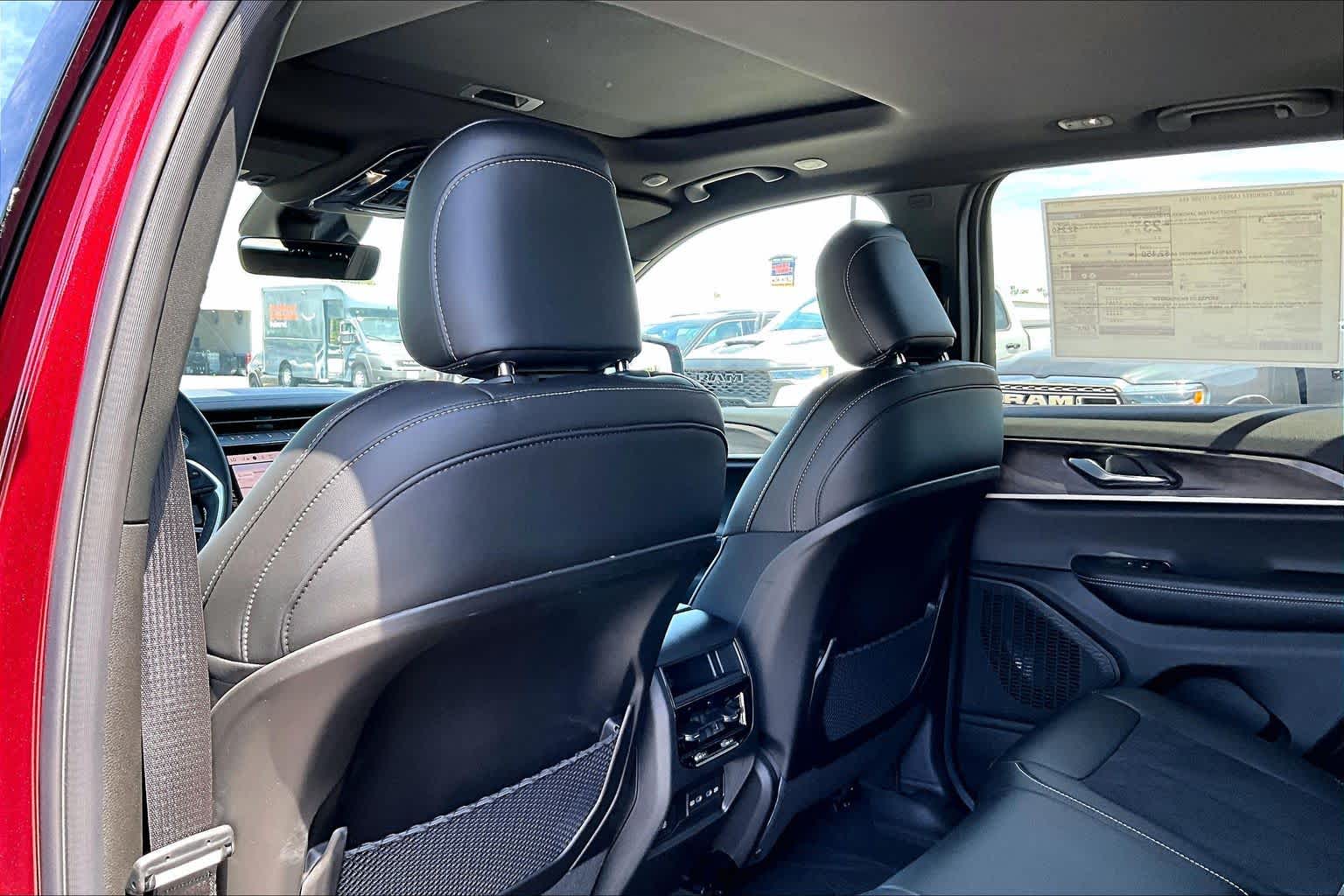 Thumbnail: 2026 Jeep Grand Cherokee - 10
