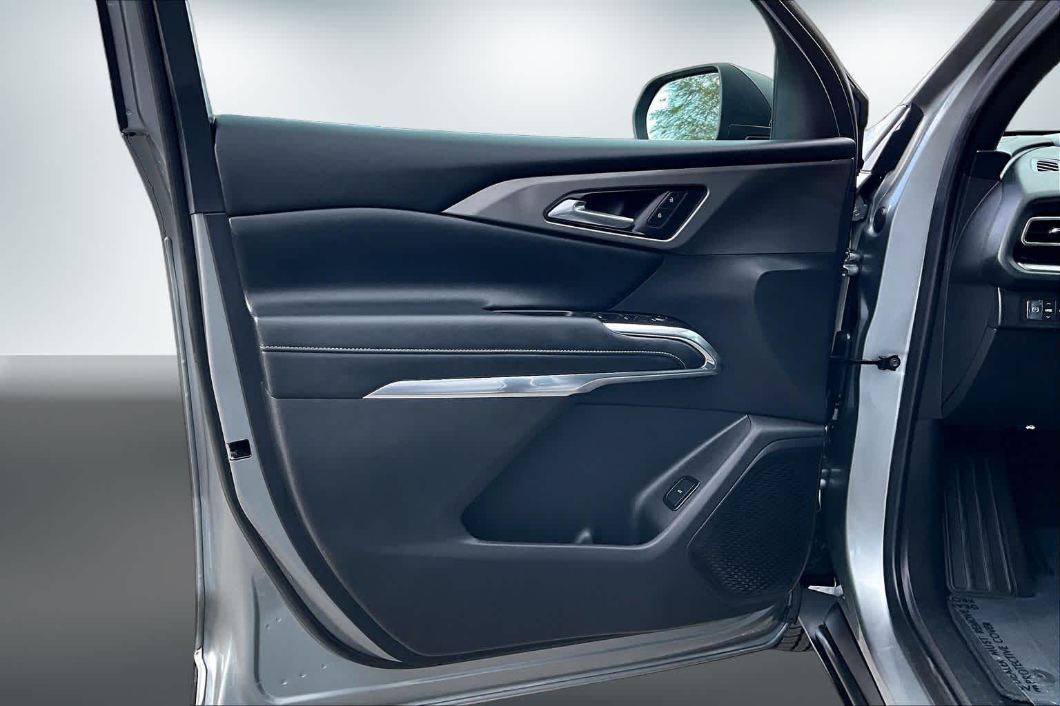 Thumbnail: 2025 Chevrolet Traverse - 26