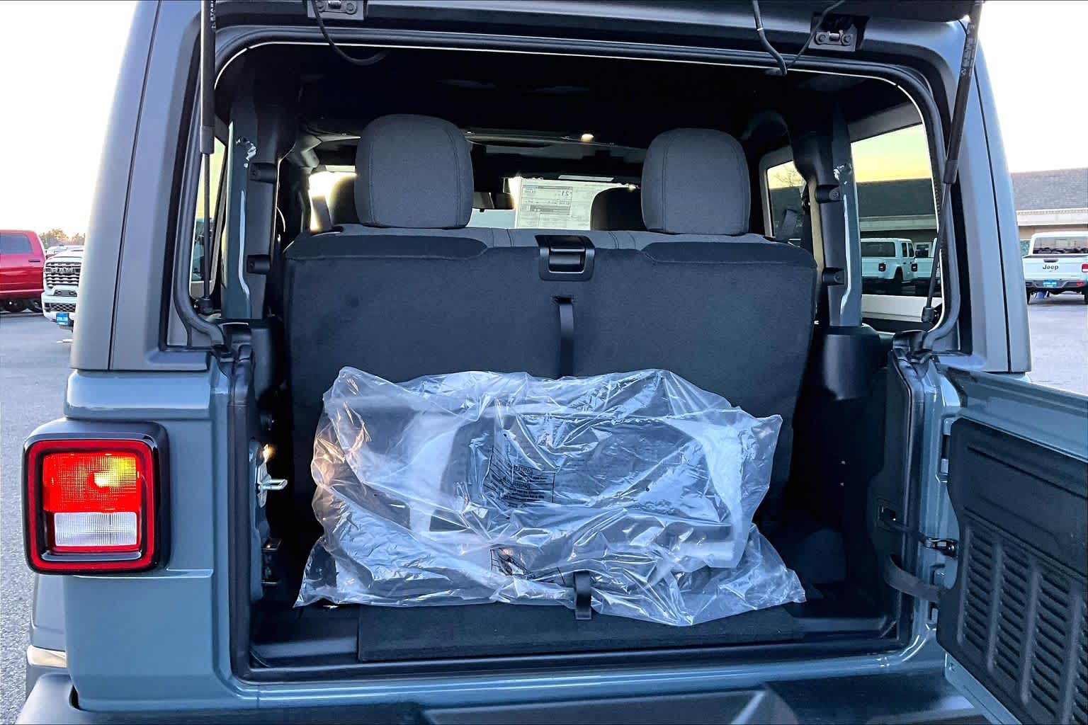 Thumbnail: 2026 Jeep Wrangler - 18