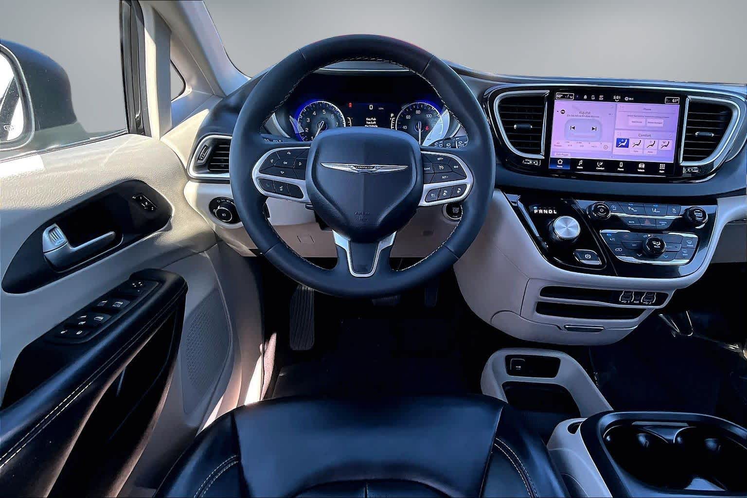 Thumbnail: 2023 Chrysler Pacifica - 12