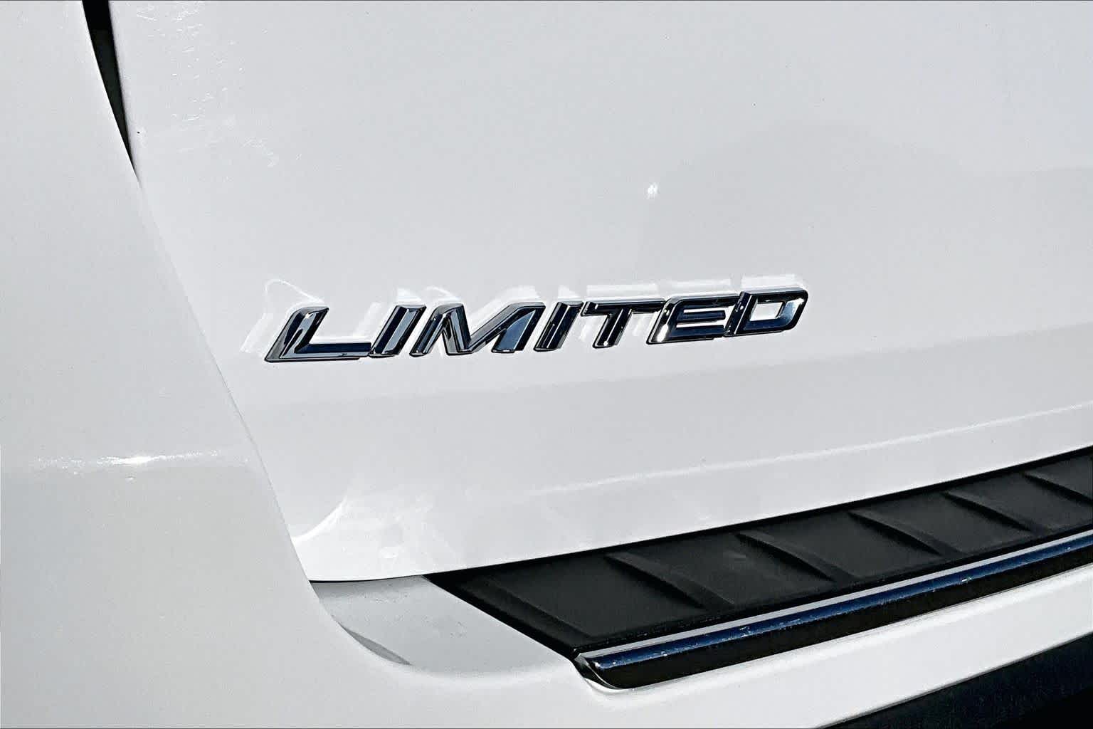 Thumbnail: 2023 Ford Explorer - 7