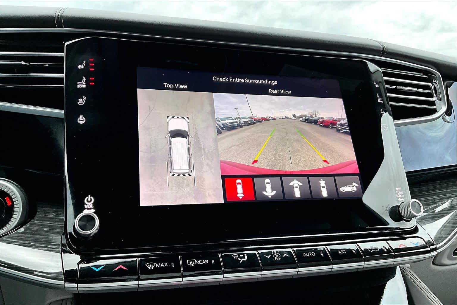 Thumbnail: 2022 Jeep Wagoneer - 26