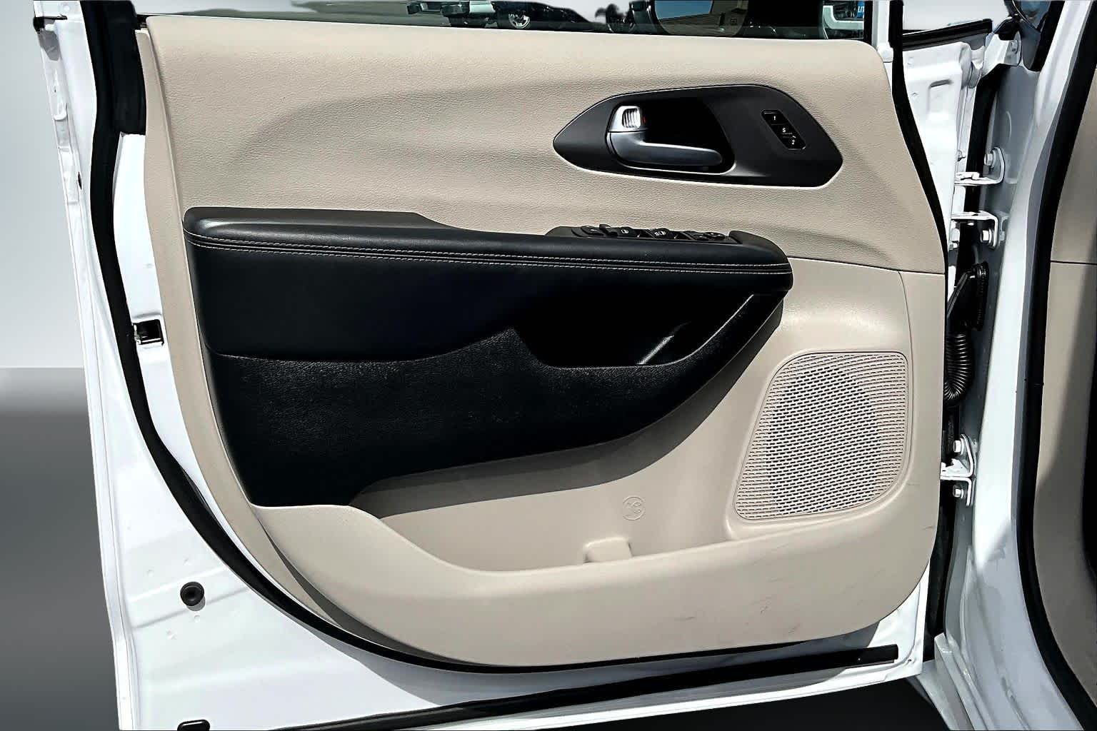 Thumbnail: 2024 Chrysler Pacifica - 27