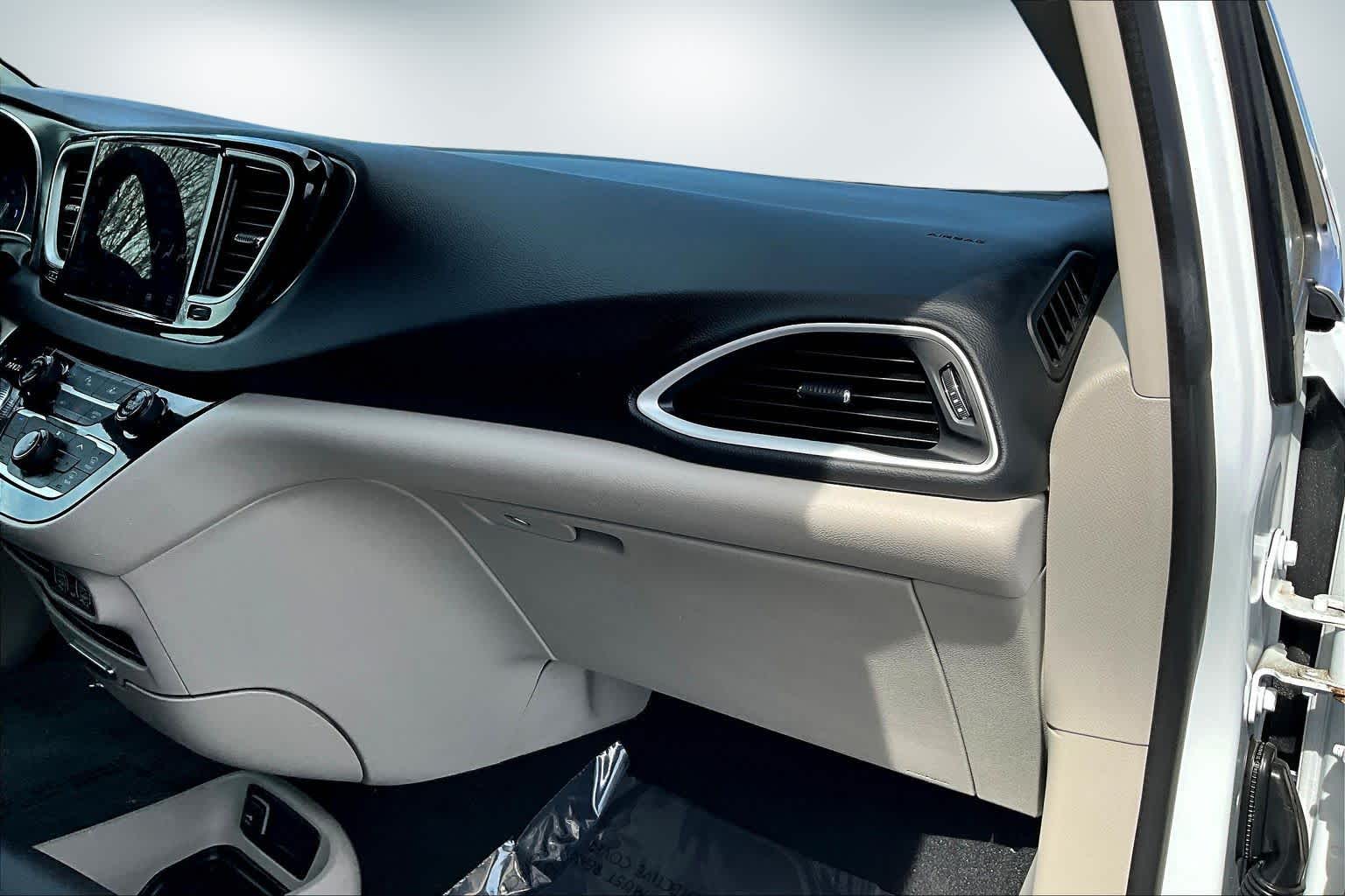 Thumbnail: 2024 Chrysler Pacifica - 23