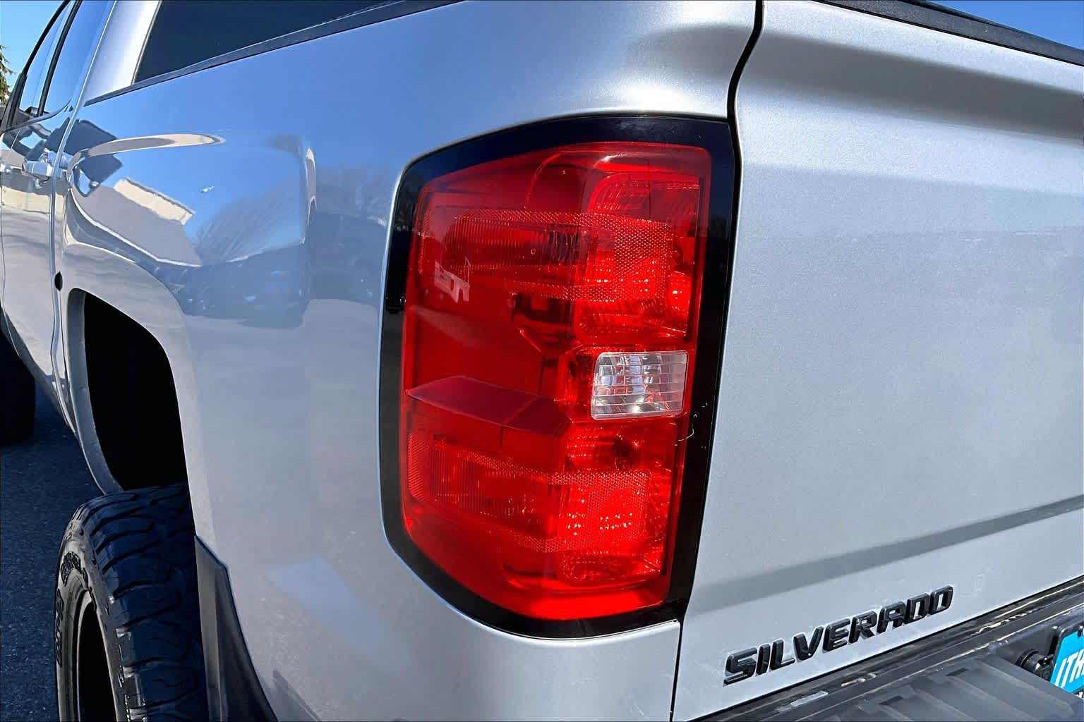 Thumbnail: 2018 Chevrolet Silverado 1500 - 32