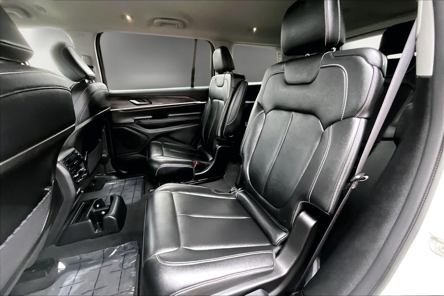 Thumbnail: 2023 Jeep Grand Cherokee - 28